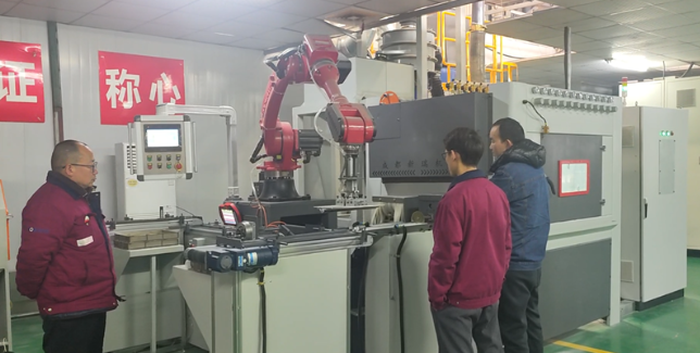 漯河喷砂机在模具清理中的专业应用